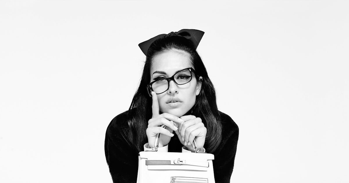Here are a few options for news article titles, keeping it under 13 words:

2025 Eyewear Forecast: Aviators & Oversized Frames Lead 6 Trends. (10 words)
Eyeglasses in 2025:  Aviators, Oversized Frames Among Top Trends. (11 words)
Six Eyeglasses Trends for 2025: Aviators to Oversized Frames Revealed. (11 words)
Aviators & Oversized?  2025’s Top Eyeglasses Trends Unveiled. (10 words)
Get Ready: 6 Key Eyeglasses Trends Coming in 2025. (10 words)